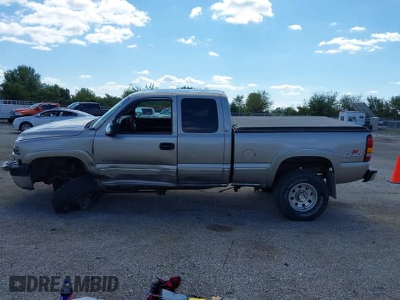 ✅ 2001 Chevrolet Silverado 2500HD LS • VIN: 1GCHK29U81E192996 • Лот: 43303691. Опубликован ранее на IAAI с пробегом 215 663 миль. Бесплатный доступ к архиву аукционных продаж из США и подробный отчёт об истории автомобиля на DreamBid. Изображение 15.