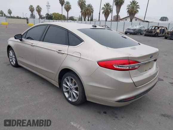 ✅ 2017 Ford Fusion Hybrid SE • VIN: 3FA6P0LU7HR381397 • Lot: 43879951. Listed on IAAI with 206,951 mi. Free auction sales archive from the USA and detailed vehicle history report at DreamBid. Image 3.