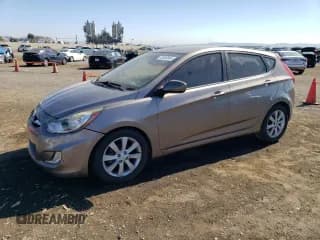 ✅ 2012 Hyundai Accent SE • VIN: KMHCU5AE3CU017666 • Лот: 75546844. Опубликован ранее на Copart с пробегом 139 039 миль. Бесплатный доступ к архиву аукционных продаж из США и подробный отчёт об истории автомобиля на DreamBid. Изображение 1.
