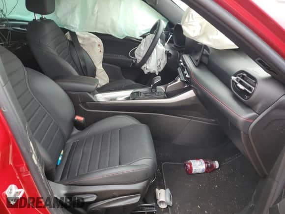 2023 Dodge Hornet GT z VIN ZACNDFAN8P3A03991, wystawiony jako Copart lot #84492044 z przebiegiem Nie podano mil oraz Szkoda całkowita • Salvage title. Historia ofert i sprzedaży dostępna na DreamBid. Obrazek 7.