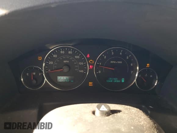 ✅ 2007 Jeep Commander Sport • VIN: 1J8HH48P77C636100 • Лот: 48006405. Опубликован ранее на Copart с пробегом 164 292 миль. Бесплатный доступ к архиву аукционных продаж из США и подробный отчёт об истории автомобиля на DreamBid. Изображение 9.