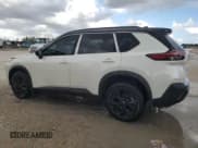 ✅ 2023 Nissan Rogue SV • VIN: JN8BT3BA5PW006038 • Lot: 86155645. Wystawiony na Copart z przebiegiem 24 882 mil. Bezpłatny archiwum sprzedaży aukcyjnych z USA i szczegółowy raport historii pojazdu na DreamBid. Zdjęcie 2.