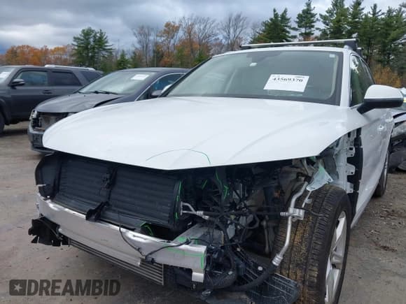 ✅ 2024 Audi Q5 Premium • VIN: WA1ABAFY0R2050717 • Lot: 43569370. Wystawiony na IAAI z przebiegiem 28 722 mil. Bezpłatny archiwum sprzedaży aukcyjnych z USA i szczegółowy raport historii pojazdu na DreamBid. Zdjęcie 6.