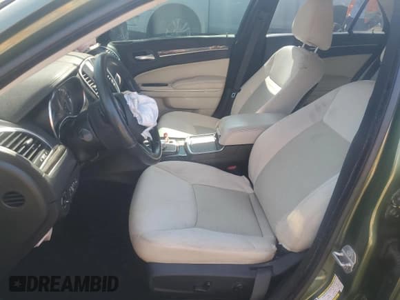 ✅ 2018 Chrysler 300 Touring • VIN: 2C3CCAAG7JH191441 • Lot: 80073935. Listed on Copart with 109,644 mi. Free auction sales archive from the USA and detailed vehicle history report at DreamBid. Image 7.