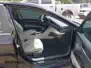 2023 Toyota Camry SE z VIN 4T1T11AK5PU809718, wystawiony jako IAAI lot #42962916 z przebiegiem 21 486 mil mil oraz . Historia ofert i sprzedaży dostępna na DreamBid. Obrazek 5.