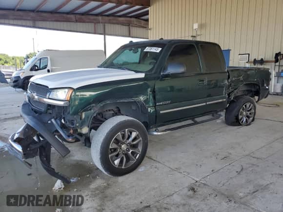 2005 Chevrolet Silverado 1500 LS z VIN 2GCEC19T751155138, wystawiony jako Copart lot #87061145 z przebiegiem 293 274 mil mil oraz Szkoda całkowita • Salvage title. Historia ofert i sprzedaży dostępna na DreamBid. Obrazek 1.