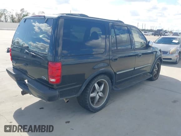 ✅ 2002 Ford Expedition XLT • VIN: 1FMRU15W92LA64176 • Lot: 43721376. Wystawiony na IAAI z przebiegiem Nie podano. Bezpłatny archiwum sprzedaży aukcyjnych z USA i szczegółowy raport historii pojazdu na DreamBid. Zdjęcie 4.