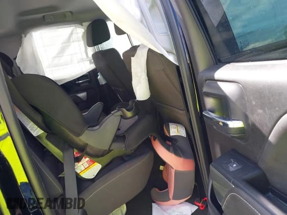 ✅ 2019 Chevrolet Silverado 1500 LT • VIN: 2GCRCPEC6K1208188 • Lot: 42327635. Wystawiony na IAAI z przebiegiem Nie podano. Bezpłatny archiwum sprzedaży aukcyjnych z USA i szczegółowy raport historii pojazdu na DreamBid. Zdjęcie 8.