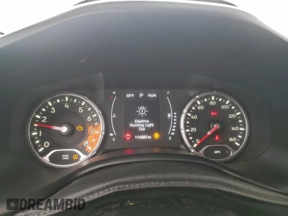 ✅ 2017 Jeep Renegade Latitude • VIN: ZACCJABB8HPF64886 • Лот: 93491645. Опубликован ранее на Copart с пробегом 114 687 миль. Бесплатный доступ к архиву аукционных продаж из США и подробный отчёт об истории автомобиля на DreamBid. Изображение 9.