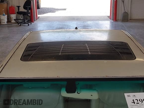 ✅ 2001 Lexus LS 430 • VIN: JTHBN30F410025189 • Lot: 42996702. Listed on IAAI with 265,940 mi. Free auction sales archive from the USA and detailed vehicle history report at DreamBid. Image 13.