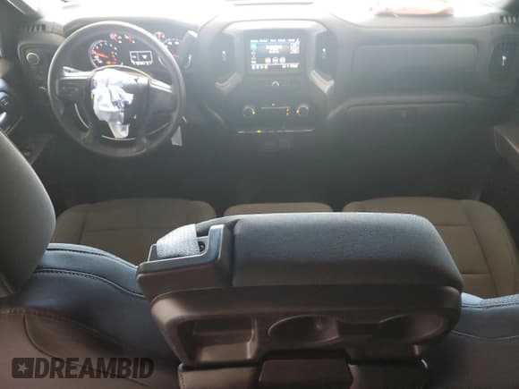 ✅ 2022 Chevrolet Silverado 1500 Custom • VIN: 3GCPYBEK9NG124624 • Lot: 63110145. Wystawiony na Copart z przebiegiem 46 040 mil. Bezpłatny archiwum sprzedaży aukcyjnych z USA i szczegółowy raport historii pojazdu na DreamBid. Zdjęcie 8.