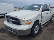 ✅ 2009 Dodge 1500 SLT • VIN: 1D3HB18PX9S700623 • Lot: 41617857. Wystawiony na IAAI z przebiegiem 231 055 mil. Bezpłatny archiwum sprzedaży aukcyjnych z USA i szczegółowy raport historii pojazdu na DreamBid. Zdjęcie 2.
