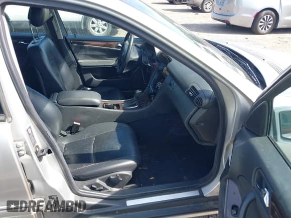 ✅ 2001 Mercedes-Benz C 230/260/280/320 • VIN: WDBRF61J21F090703 • Lot: 39143746. Wystawiony na IAAI z przebiegiem 123 812 mil. Bezpłatny archiwum sprzedaży aukcyjnych z USA i szczegółowy raport historii pojazdu na DreamBid. Zdjęcie 5.