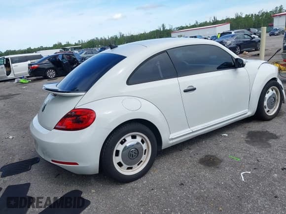 ✅ 2015 Volkswagen Beetle Fleet Edition • VIN: 3VWF17AT2FM656714 • Lot: 42698040. Listed on IAAI with 72,348 mi. Free auction sales archive from the USA and detailed vehicle history report at DreamBid. Image 4.