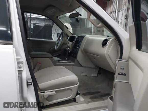 ✅ 2006 Ford Explorer XLS • VIN: 1FMEU72E36UB64271 • Lot: 43118696. Wystawiony na IAAI z przebiegiem 208 104 mil. Bezpłatny archiwum sprzedaży aukcyjnych z USA i szczegółowy raport historii pojazdu na DreamBid. Zdjęcie 5.