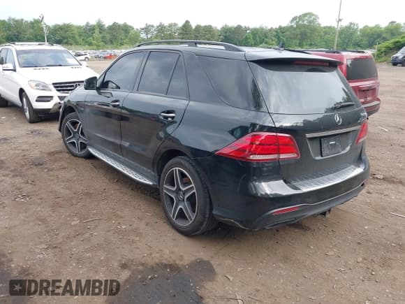 ✅ 2017 Mercedes-Benz GLE 43 AMG • VIN: 4JGDA6EB6HA959190 • Lot: 42463806. Wystawiony na IAAI z przebiegiem 106 420 mil. Bezpłatny archiwum sprzedaży aukcyjnych z USA i szczegółowy raport historii pojazdu na DreamBid. Zdjęcie 3.
