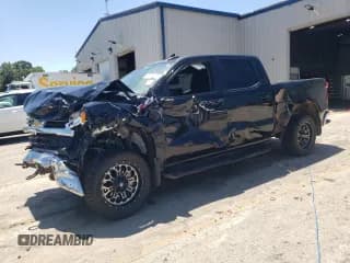 ✅ 2024 Chevrolet Silverado 1500 LT • VIN: 1GCUDDEDXRZ111608 • Lot: 66025425. Wystawiony na Copart z przebiegiem 64 581 mil. Bezpłatny archiwum sprzedaży aukcyjnych z USA i szczegółowy raport historii pojazdu na DreamBid. Zdjęcie 1.