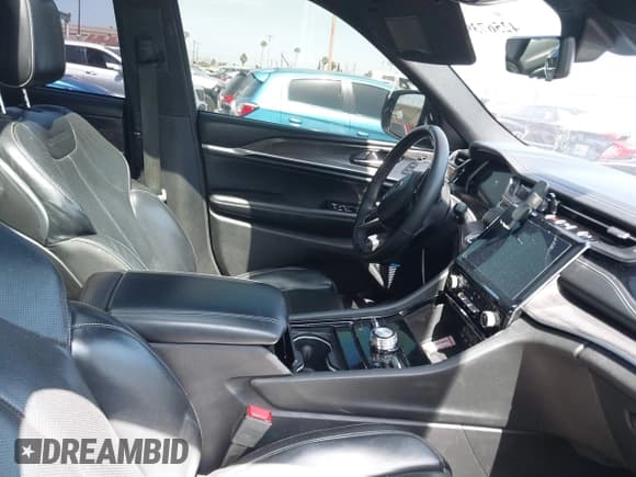 ✅ 2022 Jeep Grand Cherokee Overland • VIN: 1C4RJHDG7N8591222 • Lot: 42567399. Listed on IAAI with Not provided. Free auction sales archive from the USA and detailed vehicle history report at DreamBid. Image 5.