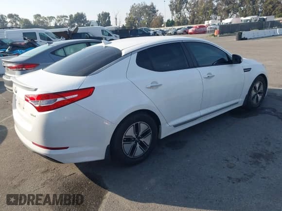✅ 2013 Kia Optima EX • VIN: KNAGM4AD6D5041492 • Lot: 43809873. Wystawiony na IAAI z przebiegiem 122 550 mil. Bezpłatny archiwum sprzedaży aukcyjnych z USA i szczegółowy raport historii pojazdu na DreamBid. Zdjęcie 4.