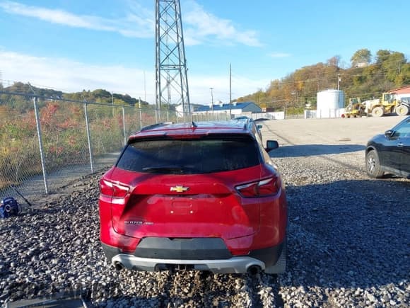 ✅ 2019 Chevrolet Blazer • VIN: 3GNKBHRS7KS615492 • Lot: 43548336. Listed on IAAI with 102,142 mi. Free auction sales archive from the USA and detailed vehicle history report at DreamBid. Image 17.