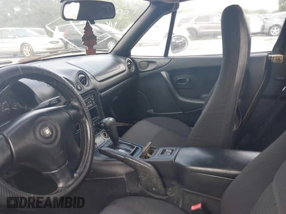 ✅ 1999 Mazda MX-5 Miata • VIN: JM1NB3536X0106323 • Lot: 42865969. Listed on IAAI with 260,411 mi. Free auction sales archive from the USA and detailed vehicle history report at DreamBid. Image 5.