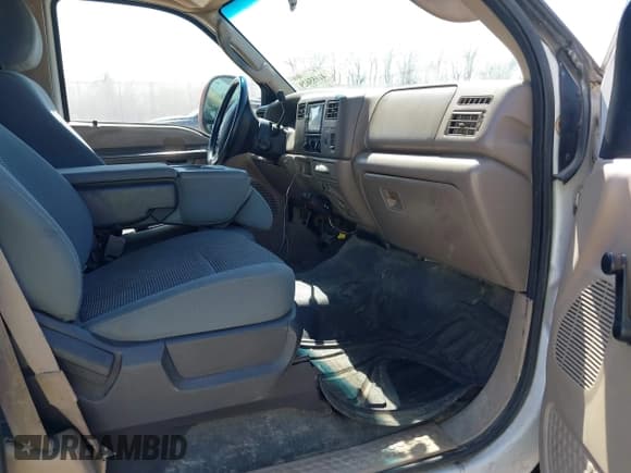 ✅ 2004 Ford F-250 XL • VIN: 1FTNX20P14ED45752 • Lot: 41655629. Listed on IAAI with 321,877 mi. Free auction sales archive from the USA and detailed vehicle history report at DreamBid. Image 5.