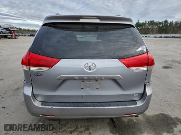 ✅ 2011 Toyota Sienna LE • VIN: 5TDKK3DC0BS142017 • Лот: 93746855. Опубликован ранее на Copart с пробегом 251 738 миль. Бесплатный доступ к архиву аукционных продаж из США и подробный отчёт об истории автомобиля на DreamBid. Изображение 6.