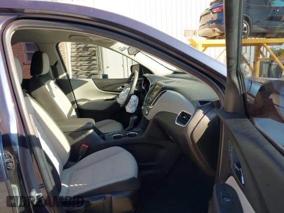 ✅ 2019 Chevrolet Equinox LS • VIN: 3GNAXHEV1KL232266 • Lot: 43332160. Wystawiony na IAAI z przebiegiem 49 801 mil. Bezpłatny archiwum sprzedaży aukcyjnych z USA i szczegółowy raport historii pojazdu na DreamBid. Zdjęcie 5.