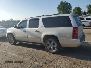 ✅ 2011 Chevrolet Suburban LTZ • VIN: 1GNSKKE32BR197079 • Lot: 52272434. Wystawiony na Copart z przebiegiem 282 657 mil. Bezpłatny archiwum sprzedaży aukcyjnych z USA i szczegółowy raport historii pojazdu na DreamBid. Zdjęcie 2.