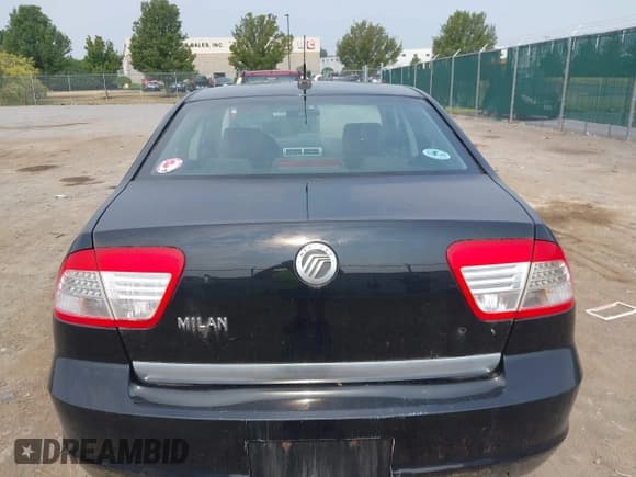 ✅ 2008 Mercury Milan • VIN: 3MEHM07Z38R624218 • Lot: 42908918. Listed on IAAI with 99,553 mi. Free auction sales archive from the USA and detailed vehicle history report at DreamBid. Image 16.