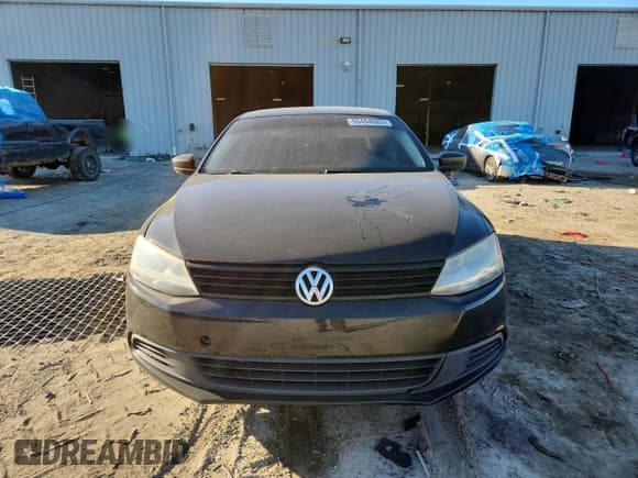 ✅ 2014 Volkswagen Jetta S • VIN: 3VW2K7AJ5EM377251 • Lot: 90484925. Wystawiony na Copart z przebiegiem 153 163 mil. Bezpłatny archiwum sprzedaży aukcyjnych z USA i szczegółowy raport historii pojazdu na DreamBid. Zdjęcie 5.