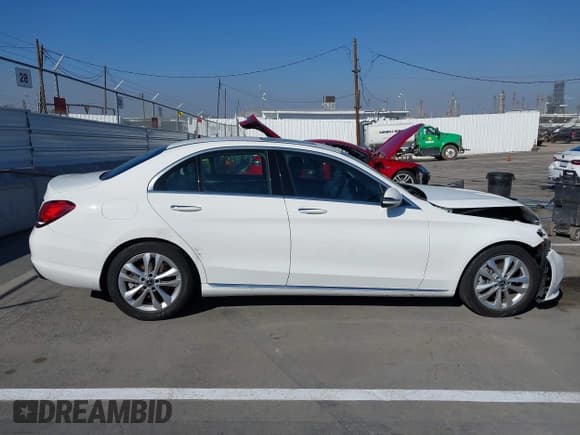 ✅ 2020 Mercedes-Benz C 300 • VIN: WDDWF8DB9LR537488 • Lot: 43618189. Wystawiony na IAAI z przebiegiem 38 469 mil. Bezpłatny archiwum sprzedaży aukcyjnych z USA i szczegółowy raport historii pojazdu na DreamBid. Zdjęcie 12.