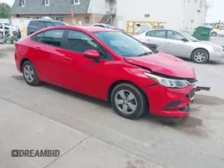 2017 Chevrolet Cruze LS z VIN 1G1BC5SM5H7174946, wystawiony jako IAAI lot #42461440 z przebiegiem 46 097 mil mil oraz . Historia ofert i sprzedaży dostępna na DreamBid. Obrazek 1.