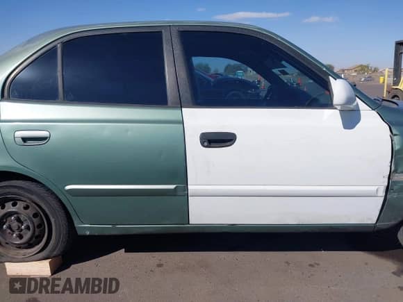 2005 Hyundai Accent GLS z VIN KMHCG45C95U620716, wystawiony jako IAAI lot #41740573 z przebiegiem 187 971 mil mil oraz . Historia ofert i sprzedaży dostępna na DreamBid. Obrazek 14.