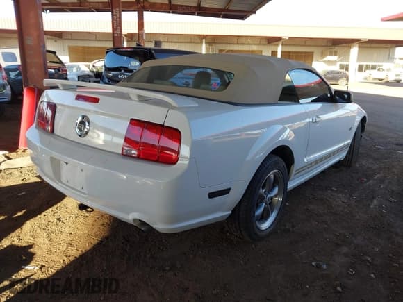 ✅ 2005 Ford Mustang GT Deluxe • VIN: 1ZVHT85H055248991 • Лот: 43541903. Опубликован ранее на IAAI с пробегом 120 990 миль. Бесплатный доступ к архиву аукционных продаж из США и подробный отчёт об истории автомобиля на DreamBid. Изображение 4.