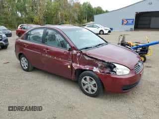 2009 Hyundai Accent L z VIN KMHCN45C89U326039, wystawiony jako Copart lot #74818154 z przebiegiem 136 486 mil mil oraz Czysty tytuł • Clean title. Historia ofert i sprzedaży dostępna na DreamBid. Obrazek 4.