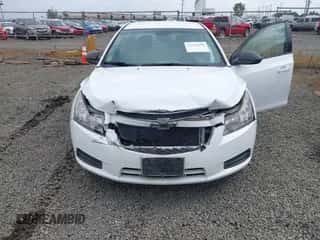 2014 Chevrolet Cruze LS z VIN 1G1PA5SG2E7340003, wystawiony jako IAAI lot #43199350 z przebiegiem 123 646 mil mil oraz . Historia ofert i sprzedaży dostępna na DreamBid. Obrazek 6.