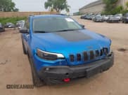 ✅ 2019 Jeep Cherokee Trailhawk Elite • VIN: 1C4PJMBN9KD258508 • Lot: 42389006. Wystawiony na IAAI z przebiegiem 106 480 mil. Bezpłatny archiwum sprzedaży aukcyjnych z USA i szczegółowy raport historii pojazdu na DreamBid. Zdjęcie 6.