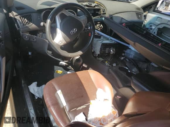 2010 Hyundai Genesis Coupe Track с VIN KMHHU6KH0AU003449, выставлен на аукционе Copart как лот 66284815 с пробегом Не указан миль и Списание • Salvage title. История ставок и продаж доступна на DreamBid. Изображение 8.