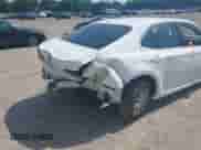 2022 Toyota Camry Hybrid LE z VIN 4T1C31AK2NU591549, wystawiony jako IAAI lot #42499072 z przebiegiem 55 882 mil mil oraz . Historia ofert i sprzedaży dostępna na DreamBid. Obrazek 18.