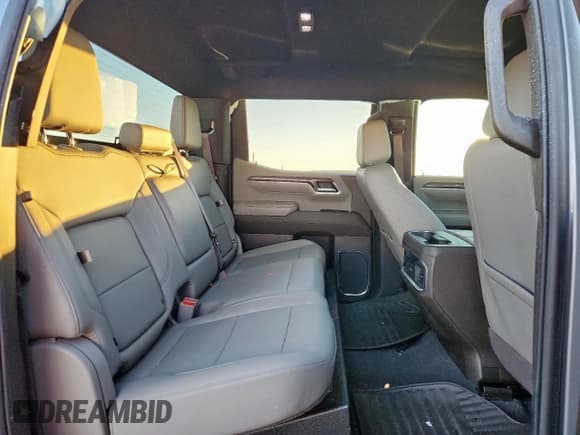 ✅ 2024 Chevrolet Silverado 1500 LTZ • VIN: 2GCPAEED7R1200685 • Lot: 90350525. Wystawiony na Copart z przebiegiem 11 568 mil. Bezpłatny archiwum sprzedaży aukcyjnych z USA i szczegółowy raport historii pojazdu na DreamBid. Zdjęcie 10.