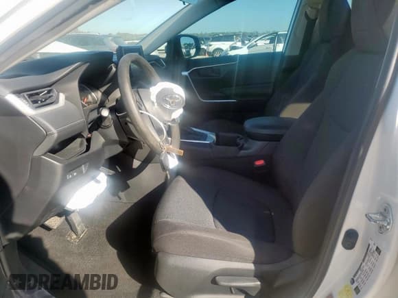 ✅ 2022 Toyota RAV4 LE • VIN: 2T3H1RFV7NC180153 • Lot: 93085495. Wystawiony na Copart z przebiegiem 40 938 mil. Bezpłatny archiwum sprzedaży aukcyjnych z USA i szczegółowy raport historii pojazdu na DreamBid. Zdjęcie 7.