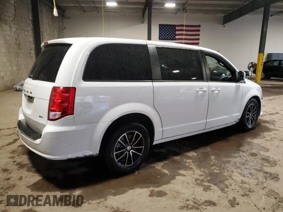 ✅ 2018 Dodge Grand Caravan GT • VIN: 2C4RDGEG0JR334692 • Лот: 90832375. Опубликован ранее на Copart с пробегом 105 996 миль. Бесплатный доступ к архиву аукционных продаж из США и подробный отчёт об истории автомобиля на DreamBid. Изображение 3.