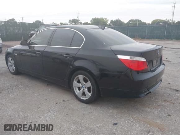 ✅ 2007 BMW 5 Series 525xi • VIN: WBANF33577CS39340 • Лот: 43062333. Опубликован ранее на IAAI с пробегом 231 250 миль. Бесплатный доступ к архиву аукционных продаж из США и подробный отчёт об истории автомобиля на DreamBid. Изображение 3.