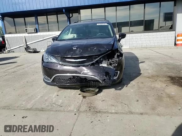 ✅ 2018 Chrysler Pacifica Touring L Plus • VIN: 2C4RC1EG3JR227362 • Лот: 82004145. Опубликован ранее на Copart с пробегом 119 791 миль. Бесплатный доступ к архиву аукционных продаж из США и подробный отчёт об истории автомобиля на DreamBid. Изображение 15.