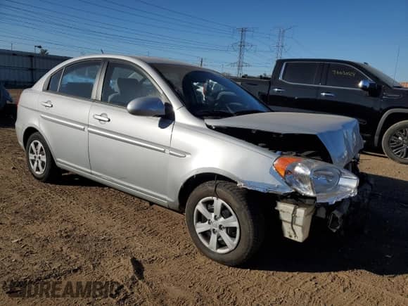 2008 Hyundai Accent GLS z VIN KMHCN46C28U241579, wystawiony jako Copart lot #76627124 z przebiegiem 104 305 mil mil oraz Szkoda całkowita • Salvage title. Historia ofert i sprzedaży dostępna na DreamBid. Obrazek 4.
