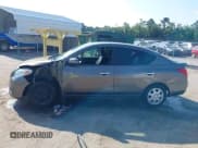 ✅ 2013 Nissan Versa S Plus • VIN: 3N1CN7AP8DL852840 • Lot: 42587405. Wystawiony na IAAI z przebiegiem 190 633 mil. Bezpłatny archiwum sprzedaży aukcyjnych z USA i szczegółowy raport historii pojazdu na DreamBid. Zdjęcie 14.