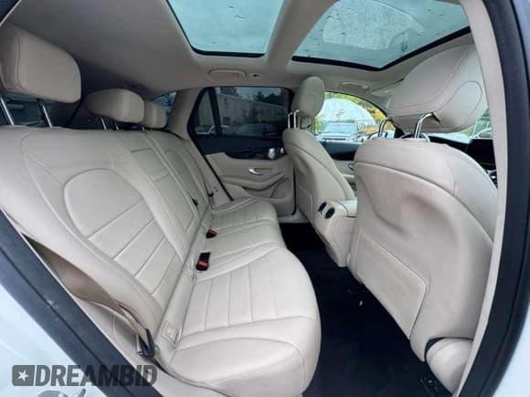 ✅ 2017 Mercedes-Benz GLC 300 • VIN: WDC0G4JBXHV006853 • Lot: 93382325. Wystawiony na Copart z przebiegiem 94 187 mil. Bezpłatny archiwum sprzedaży aukcyjnych z USA i szczegółowy raport historii pojazdu na DreamBid. Zdjęcie 6.