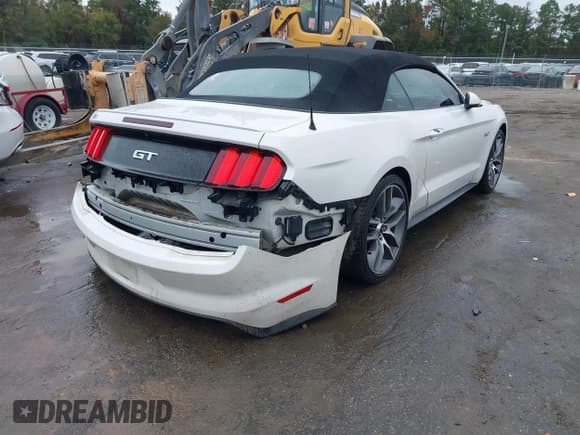 ✅ 2017 Ford Mustang GT Premium • VIN: 1FATP8FF5H5332863 • Lot: 43455995. Wystawiony na IAAI z przebiegiem 114 211 mil. Bezpłatny archiwum sprzedaży aukcyjnych z USA i szczegółowy raport historii pojazdu na DreamBid. Zdjęcie 4.