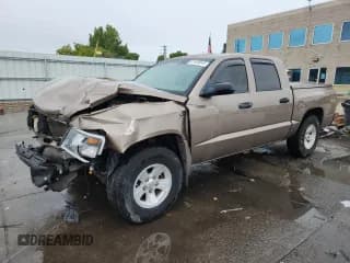 ✅ 2009 Dodge Dakota Bighorn/Lonestar • VIN: 1D7HW38P89S770524 • Lot: 81649045. Wystawiony na Copart z przebiegiem 104 872 mil. Bezpłatny archiwum sprzedaży aukcyjnych z USA i szczegółowy raport historii pojazdu na DreamBid. Zdjęcie 1.